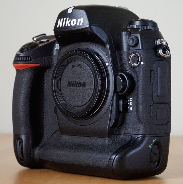 Εικόνα 1 από 15 - Nikon D2Xs DSLR 12,4ΜΡ -  Βόρεια & Ανατολικά Προάστια >  Πεύκη