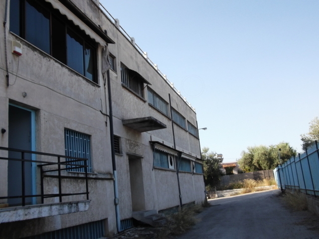 Commercial property for sale Agioi Theodoroi Building 2.430 sq.m.