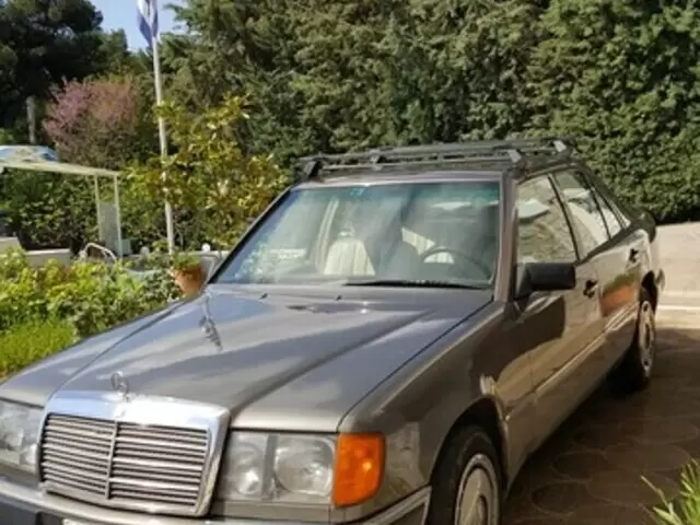 MERCEDES 200E