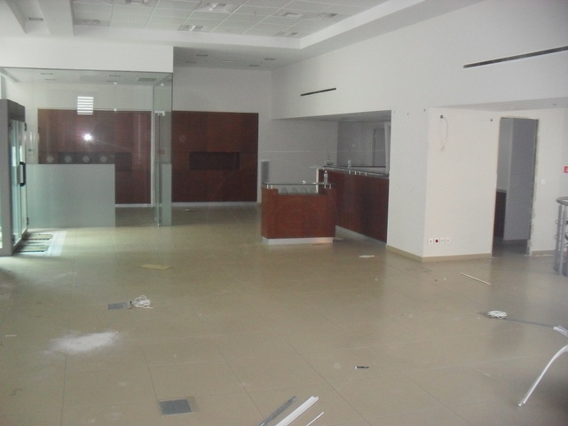 Commercial property for sale Vari (Center) Store 650 sq.m. renovated