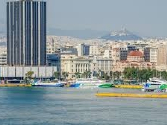 Commercial property for sale Pireas (Central Port) Building 14.000 sq.m. renovated