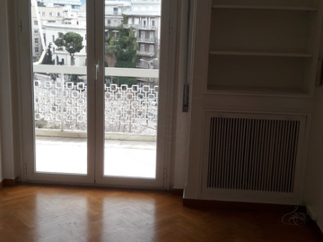 Ενοικίαση επαγγελματικού χώρου Αθήνα (Πλατεία Μαβίλη) Διαμέρισμα 140 τ.μ.