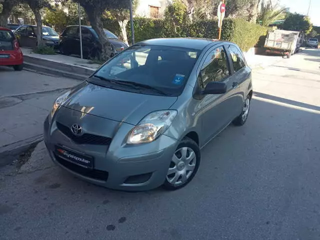 TOYOTA YARIS F1 Automatic - Clima - Parktronic