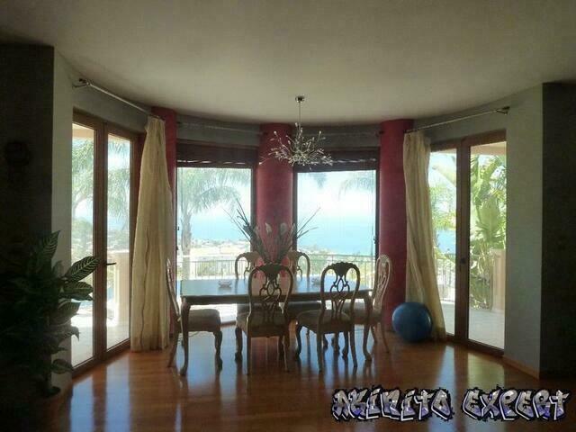 Home for rent Saronida Detached House 500 sq.m. furnished newly built