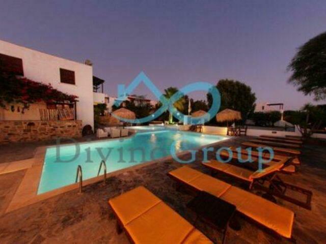 Commercial property for sale Naxos Building 1.250 sq.m. furnished renovated