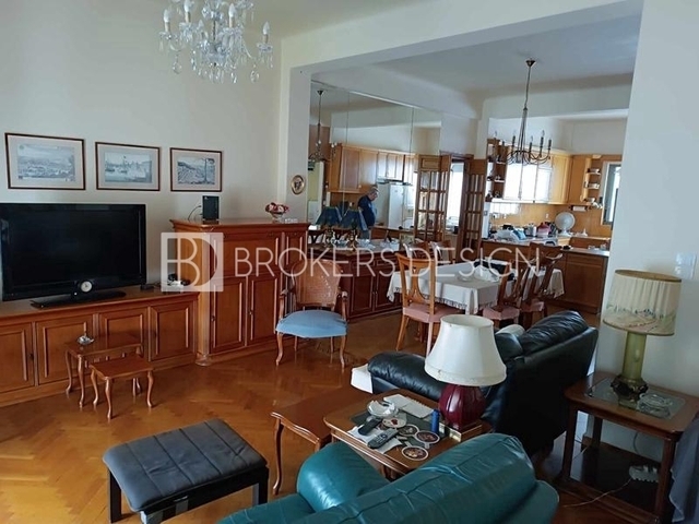 Home for sale Pireas (Kastella (Profitis Ilias)) Apartment 120 sq.m. furnished renovated