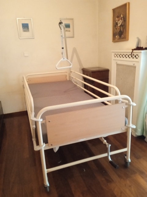 Εικόνα 1 από 4 - Νοσοκομειακό Κρεβάτι Χειροκίνητο -  Κεντρικά & Νότια Προάστια >  Νέα Σμύρνη
