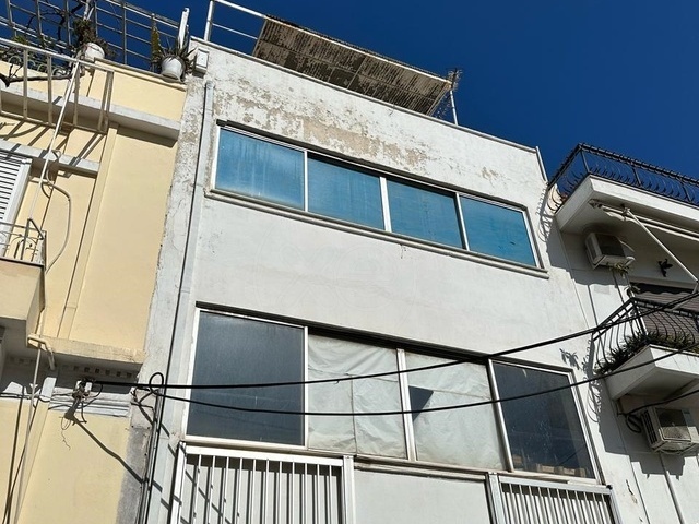Commercial property for sale Pireas (Maniatika) Building 440 sq.m.