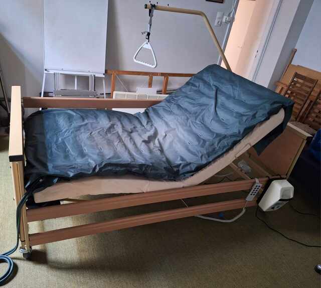 Εικόνα 1 από 6 - Κρεβάτι Νοσοκομειακό -  Βόρεια & Ανατολικά Προάστια >  Μαρούσι