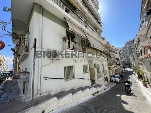 Home for sale Pireas (Kastella (Profitis Ilias)) Apartment 60 sq.m.