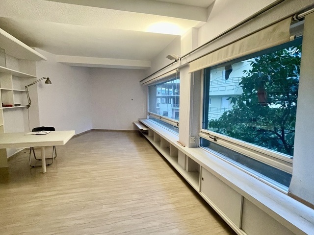 Commercial property for rent Athens (Ippokratous) Office 52 sq.m. renovated