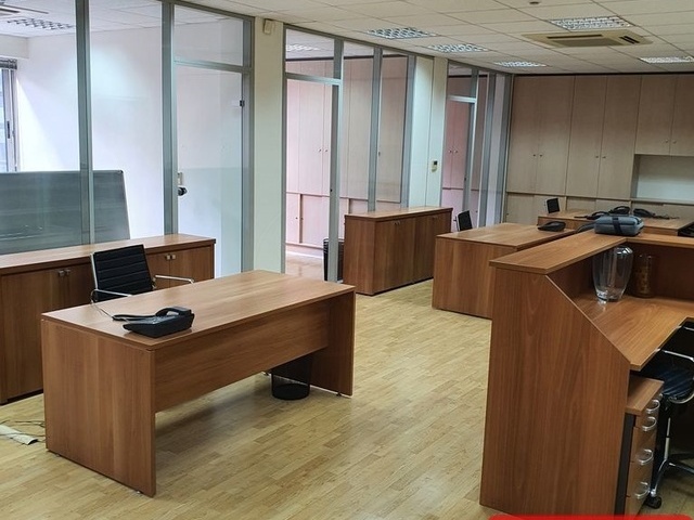 Πώληση επαγγελματικού χώρου Πειραιάς (Τερψιθέα) Γραφείο 162 τ.μ. επιπλωμένο ανακαινισμένο