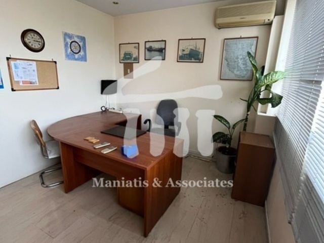 Commercial property for rent Pireas (Terpsithea) Office 72 sq.m.