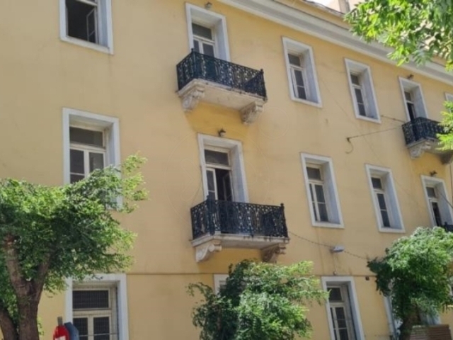 Ενοικίαση επαγγελματικού χώρου Αθήνα (Πλατεία Βάθης) Κτίριο 1.000 τ.μ. ανακαινισμένο