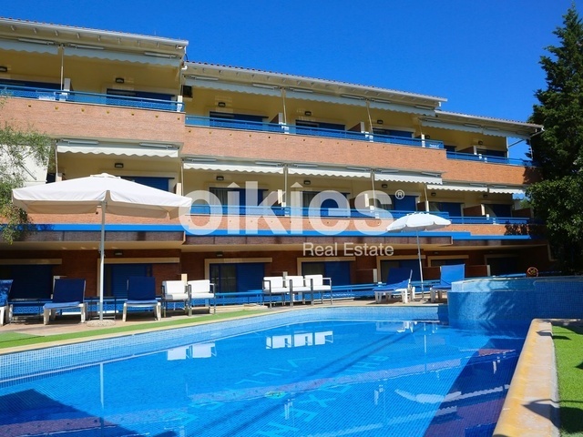 Commercial property for sale Pefkochori Building 625 sq.m. furnished renovated