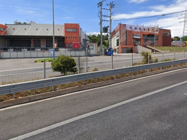 Πώληση επαγγελματικού χώρου Agios Stefanos (Ζώνη Χονδρεμπορίου) Βιομηχανικός χώρος 2.200 τ.μ. ανακαινισμένο