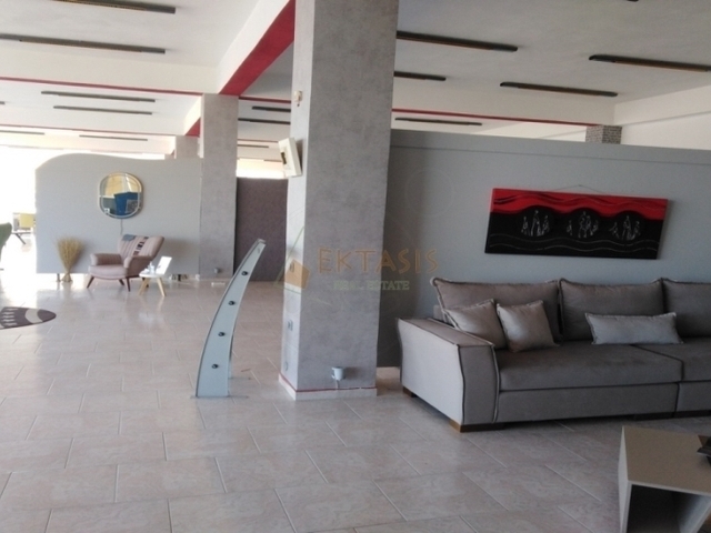 Commercial property for sale Tegea Store 1.530 sq.m.
