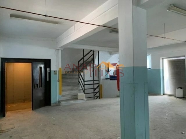 Commercial property for sale Pireas (Central Port) Building 1.000 sq.m. renovated