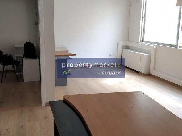 Commercial property for rent Athens (Akadimia) Office 33 sq.m. renovated