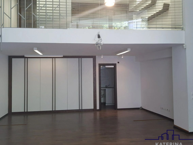 Commercial property for rent Athens (Plaka) Store 168 sq.m. renovated