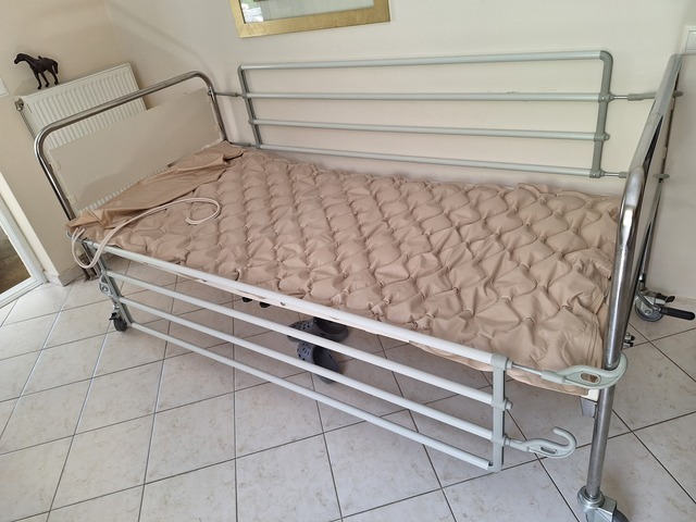 Εικόνα 1 από 4 - Κρεβάτι Νοσοκομειακό -  Κεντρικά & Νότια Προάστια >  Άγιος Δημήτριος