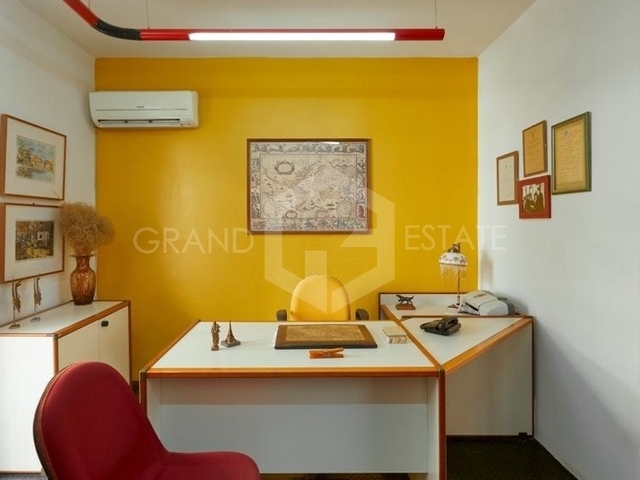Commercial property for rent Nea Smyrni (Nekrotafeia) Office 143 sq.m. furnished