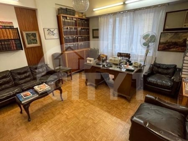 Πώληση επαγγελματικού χώρου Αθήνα (Κέντρο) Γραφείο 42 τ.μ. επιπλωμένο