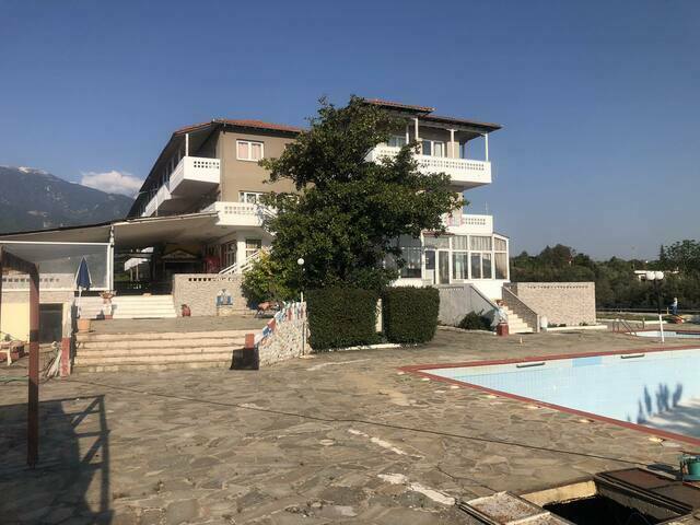 Commercial property for sale Litochoro Building 2.400 sq.m. furnished