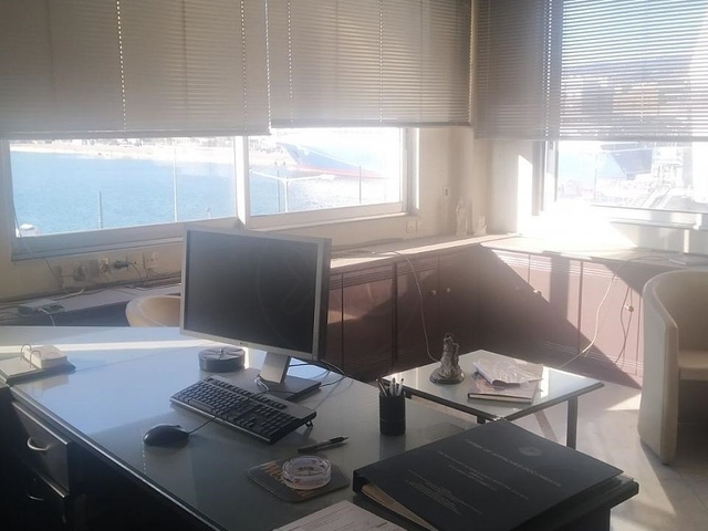Commercial property for rent Pireas (Central Port) Office 270 sq.m. furnished renovated