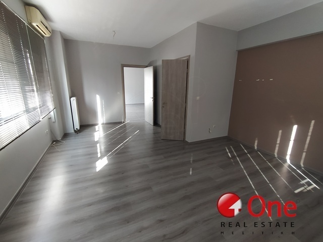 Commercial property for rent Petroupoli (Palatiani) Office 65 sq.m. renovated