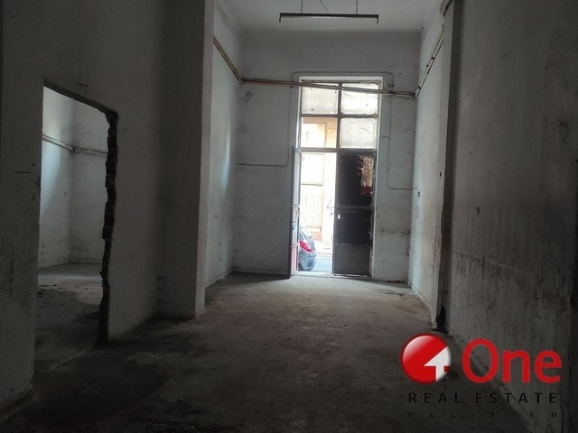 Commercial property for sale Pireas (Maniatika) Store 179 sq.m.
