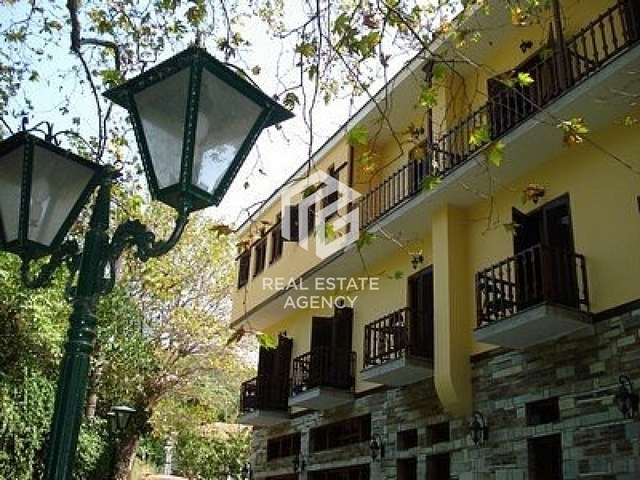 Commercial property for sale Portaria Building 981 sq.m. renovated