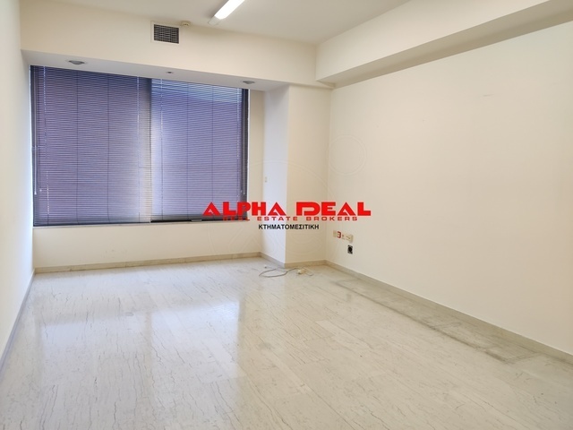 Commercial property for rent Pireas (Central Port) Office 80 sq.m.