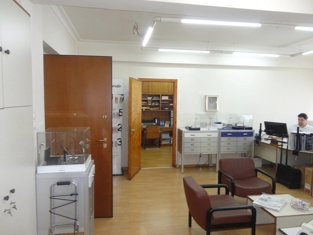Πώληση επαγγελματικού χώρου Αθήνα (Ακαδημία) Γραφείο 45 τ.μ. ανακαινισμένο