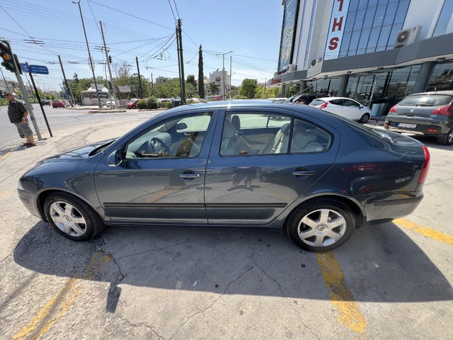 SKODA OCTAVIA 1.6 FSI Elegance