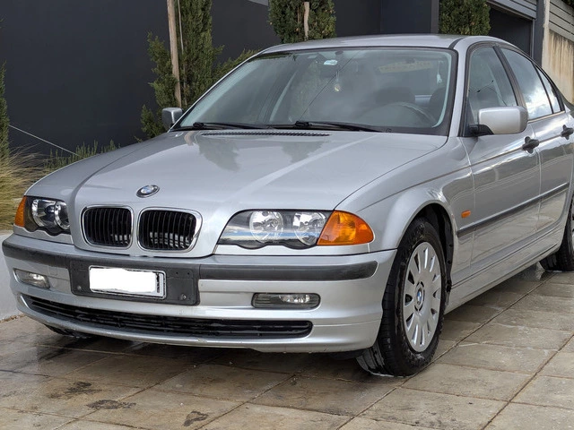 BMW 318I