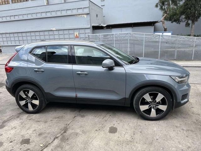 VOLVO XC40 SUV