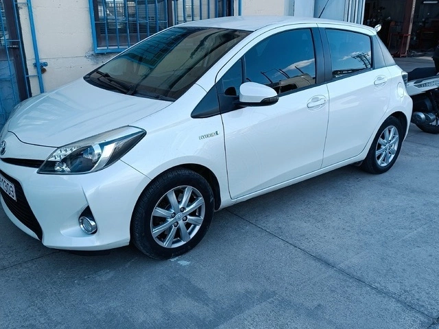 TOYOTA YARIS HYBRID Lounge