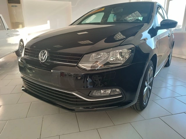 VW POLO Volkswagen Polo 2015 1.O MPI FRESH