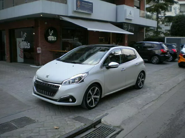 PEUGEOT 208 Allure