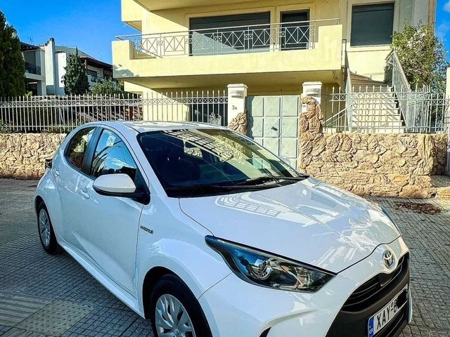 TOYOTA YARIS HYBRID ACTIVE