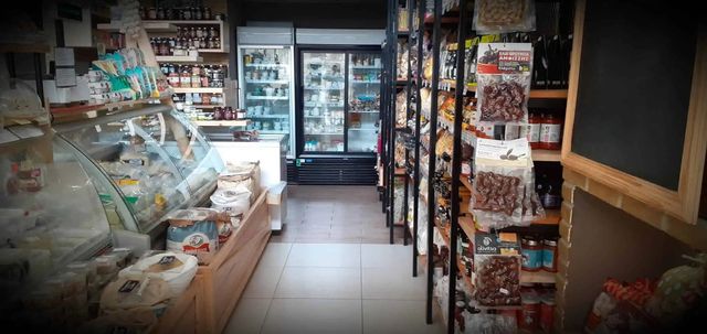 Εικόνα 1 από 6 - Delicatessen- Παντοπωλείο -  Βόρεια & Ανατολικά Προάστια >  Πεύκη