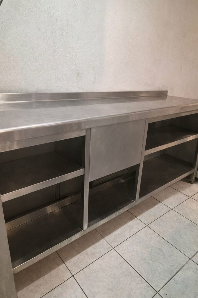 Εικόνα 1 από 6 - Εξοπλισμός Επιχείρησης Εστίασης -  Εμπορικό Τρίγωνο - Πλάκα >  Σύνταγμα