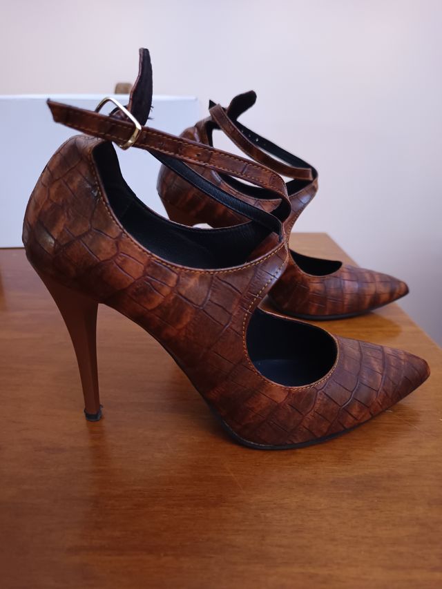 Εικόνα 1 από 6 - ΓΟΒΕΣ γυναικείες -  Βόρεια & Ανατολικά Προάστια >  Ηράκλειο