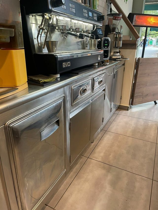 Εικόνα 1 από 5 - Επιχείρηση Καφέ γνωστής αλυσίδας -  Εμπορικό Τρίγωνο - Πλάκα >  Πλατεία Κάνιγγος